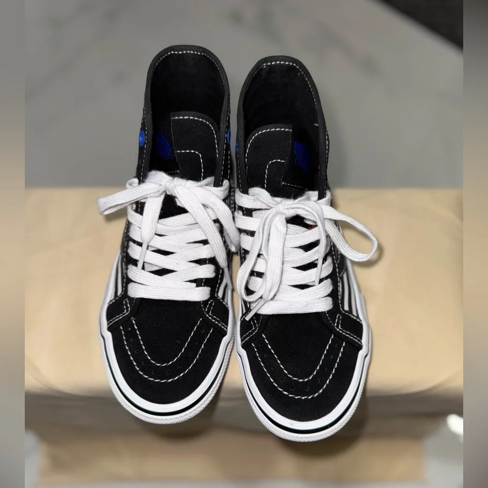 Vans Black and White High-Top Sneakers Classic Skate Design - Picture 2 of 7